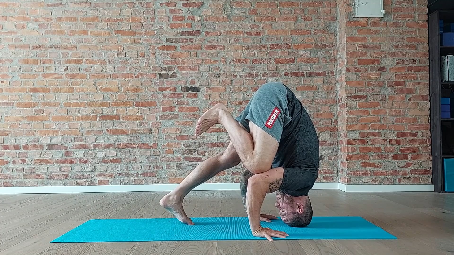 FASE 7: HVIL KNE PÅ OVERARM 