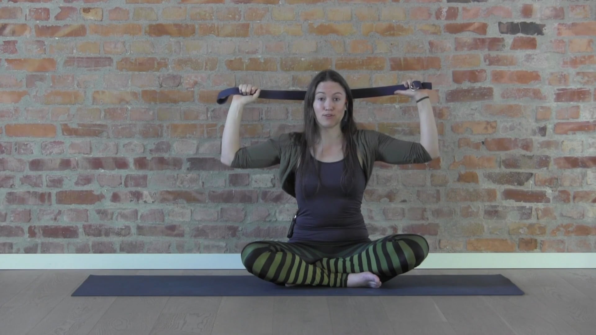 INNFØRING I NAKKE OG HODE MED STROPP